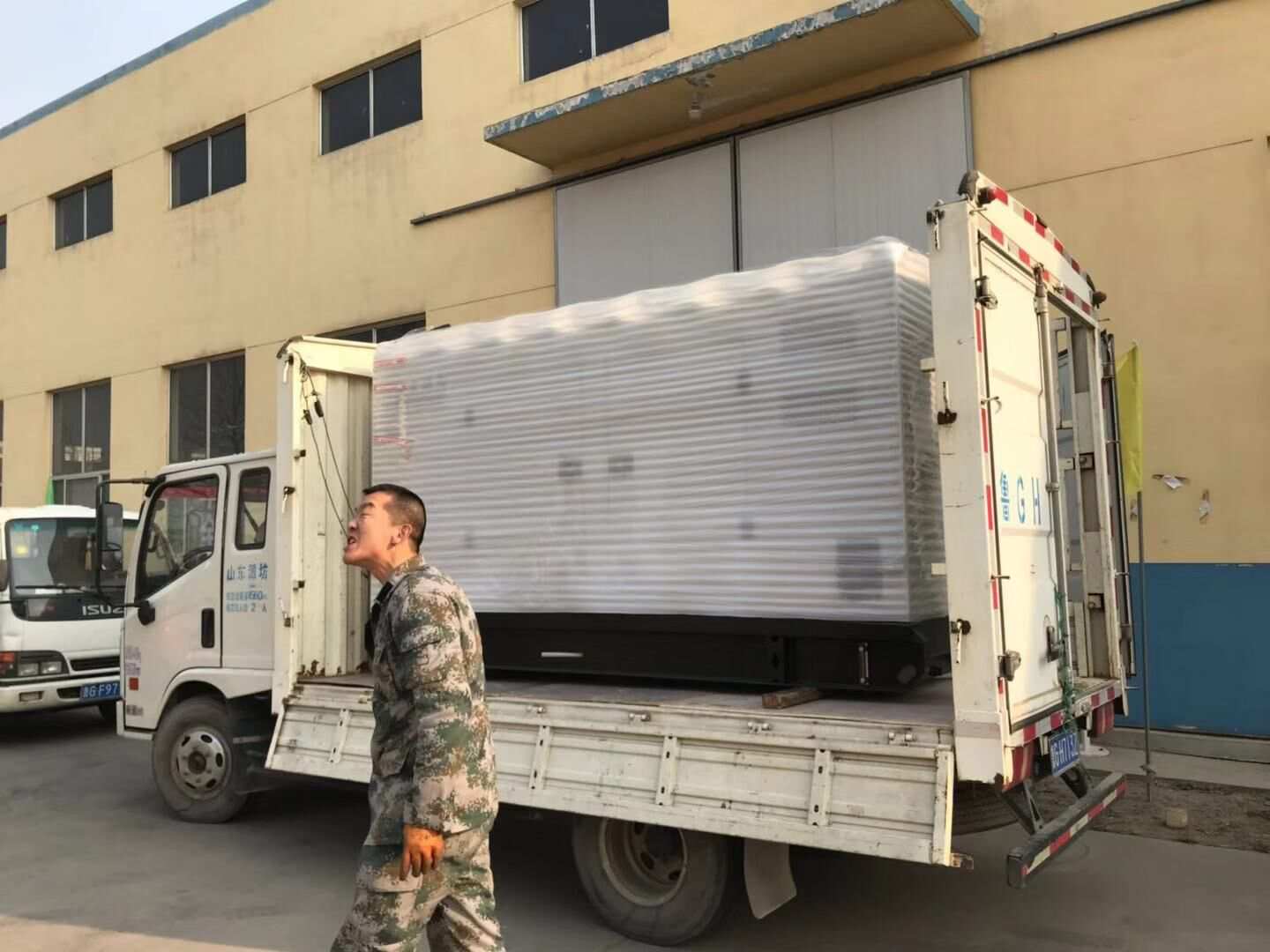1月19日，王先生從華全動力采購的220kw靜音箱柴油發(fā)電機(jī)組現(xiàn)已成功發(fā)往浙江省