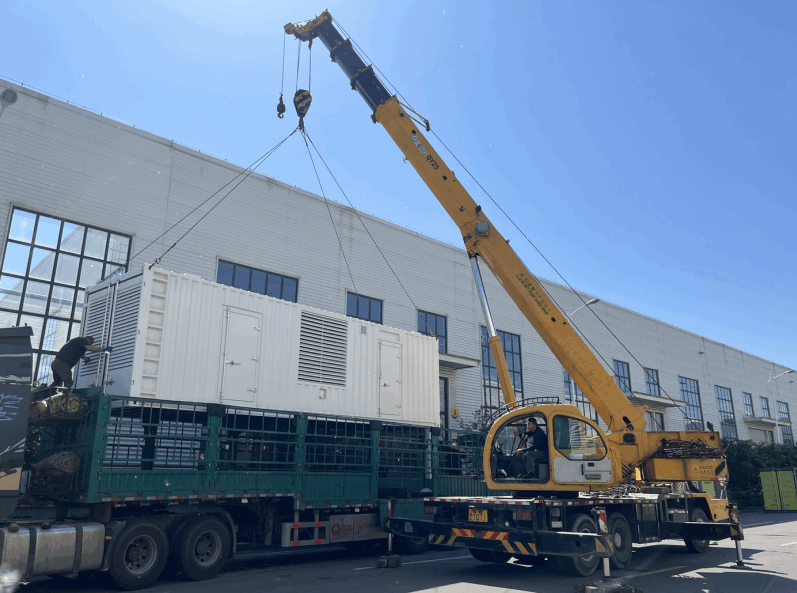 華全5臺1500kW 集裝箱式發電機組發往南京某數據中心